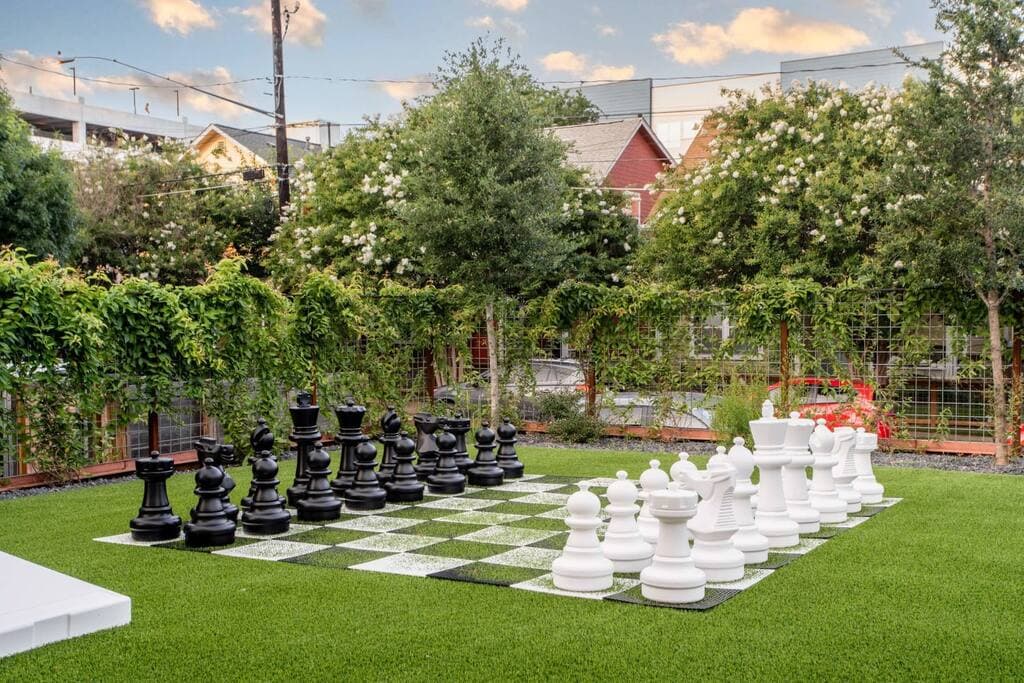 Queen's Gambit - Image 13