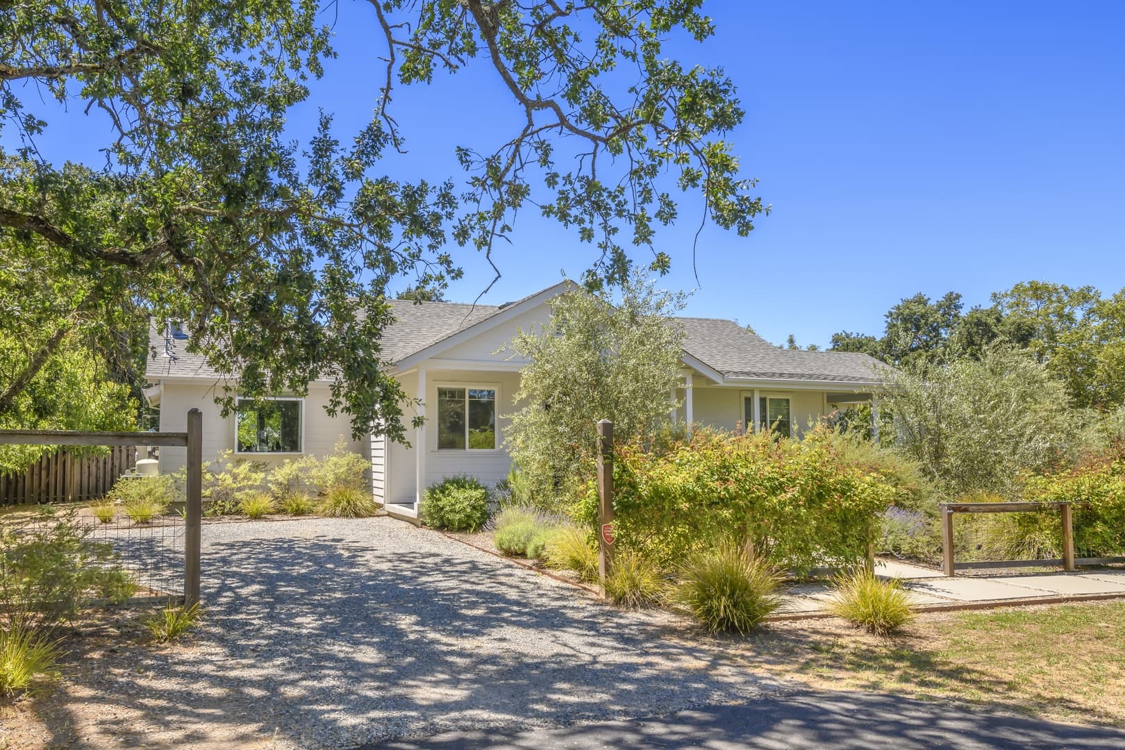 MacArthur House - Image 38