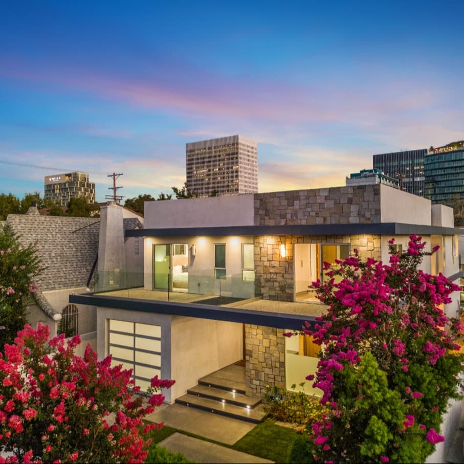 Lindenhurst House - Image 1