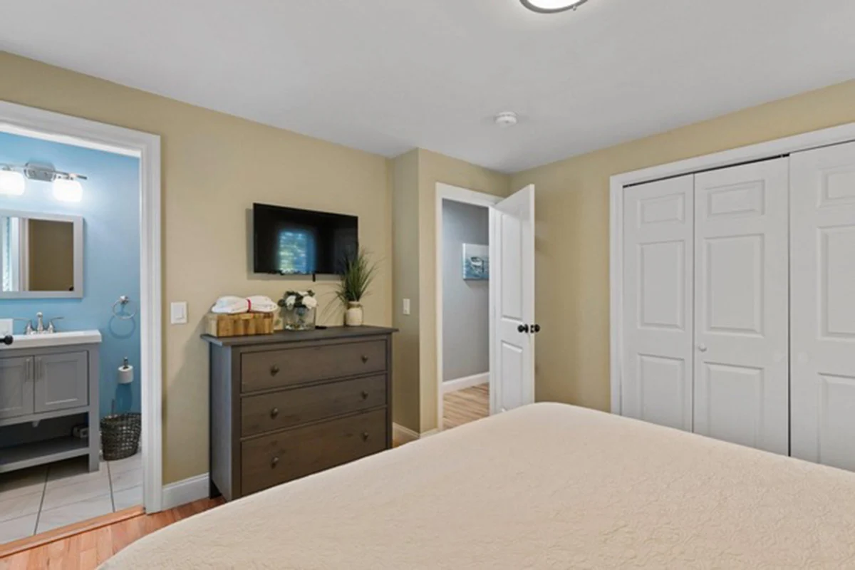 Shore House - Image 10