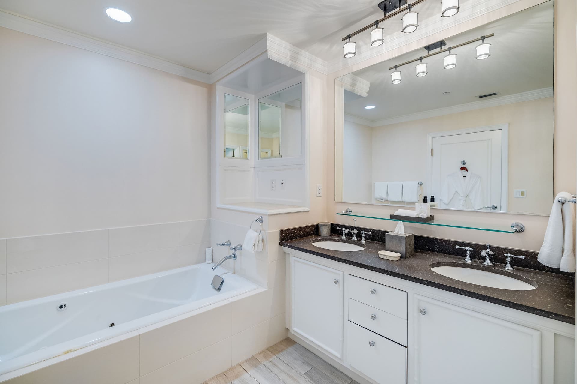 Ritz-Carlton Residence #201 - Image 16