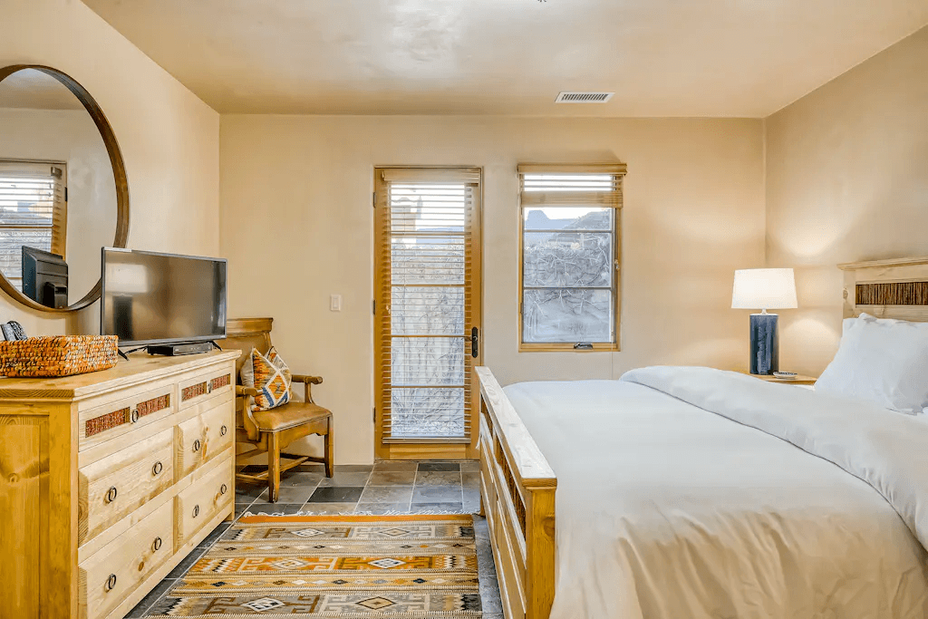 Plaza Home - Image 8