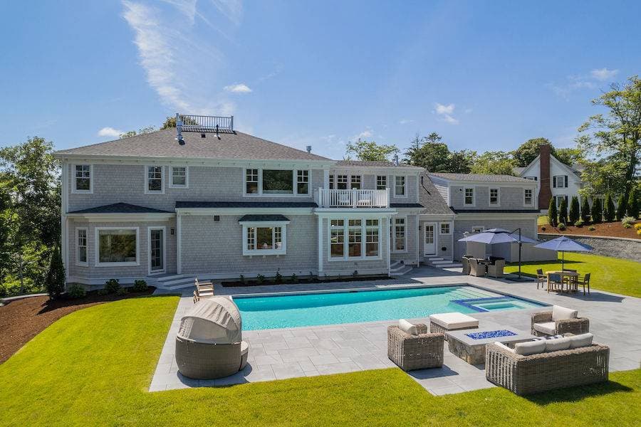 Sophisticated Chatham Oasis - Image 1