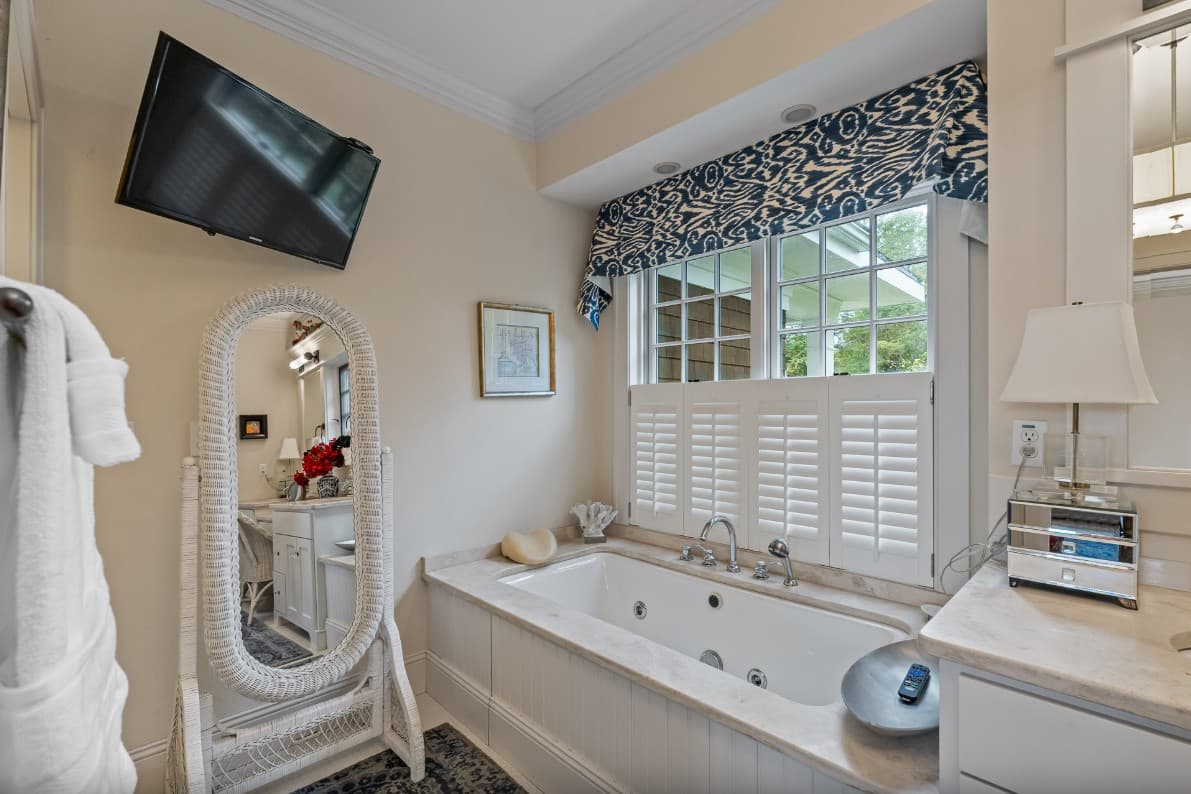 Goettelman's Lake House - Image 31