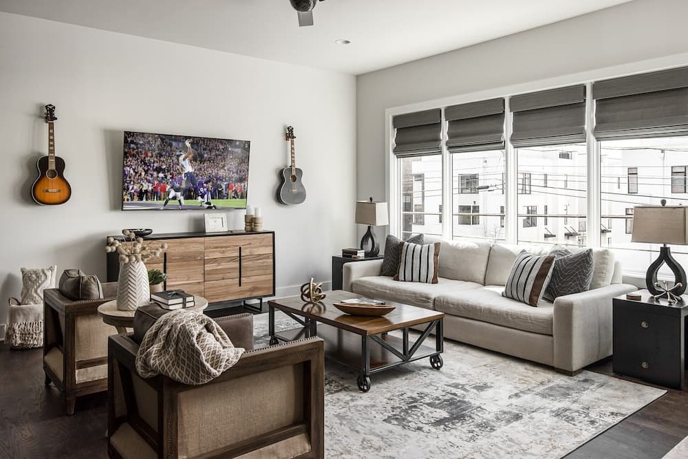 Luxe-tennessee Row - Image 1