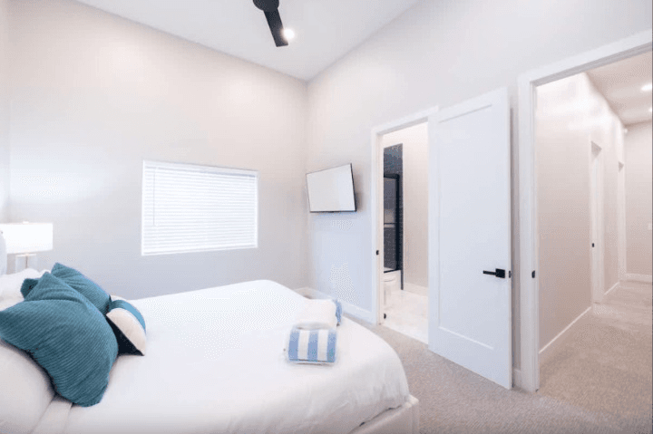 Estate on Shea - Image 28