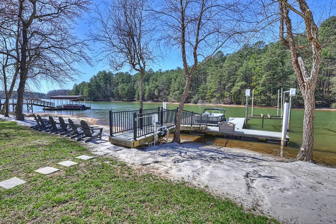 Knotty Pines - Image 2