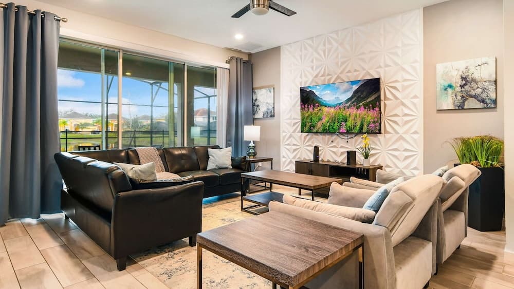 Veranda Palms Lakeview Villa - Image 1