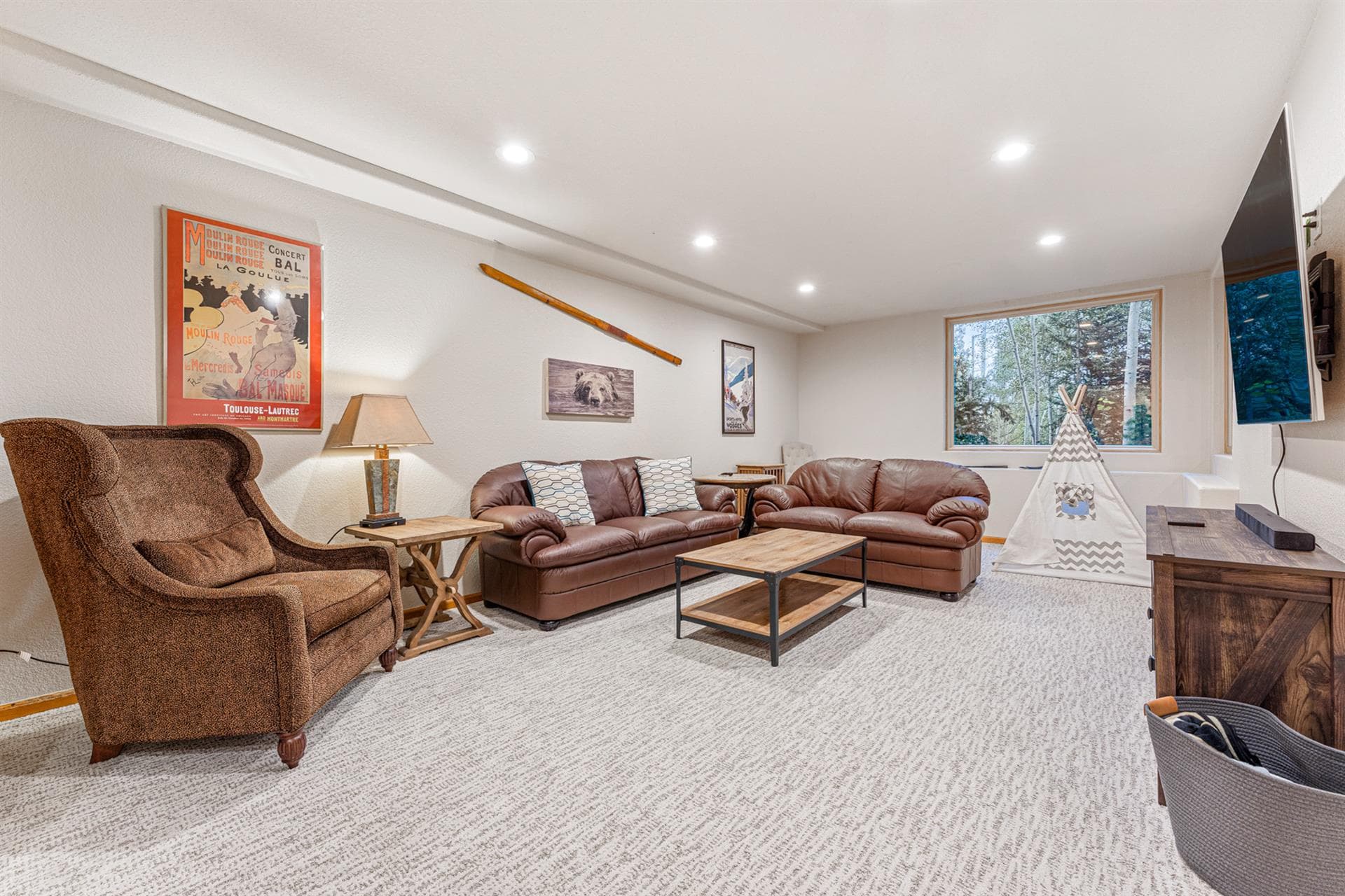 Burgundy House - Image 5