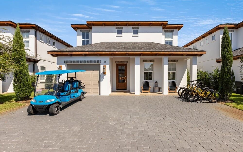 Lynda Lou’s - Image 1