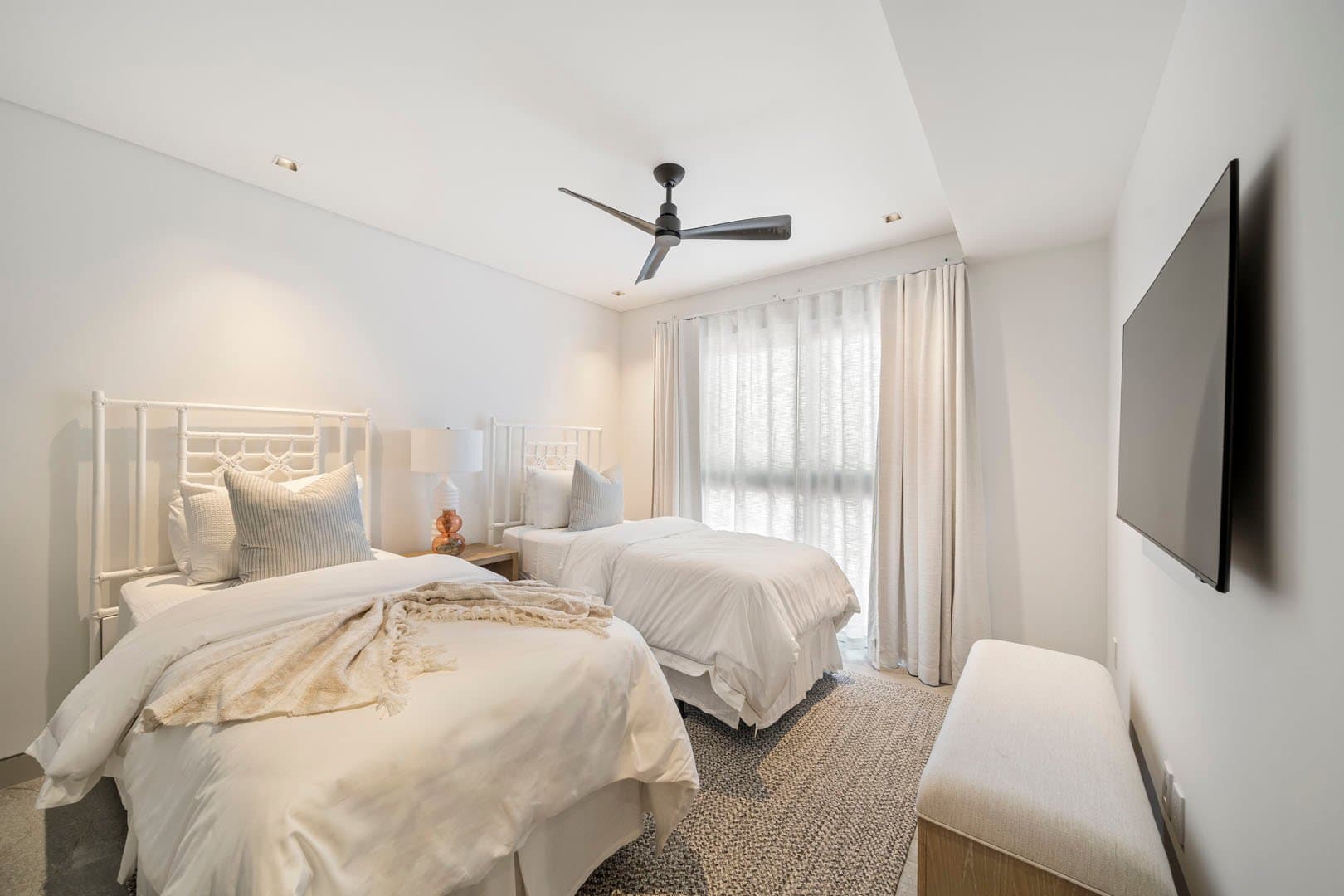 Allure #301 - Image 6