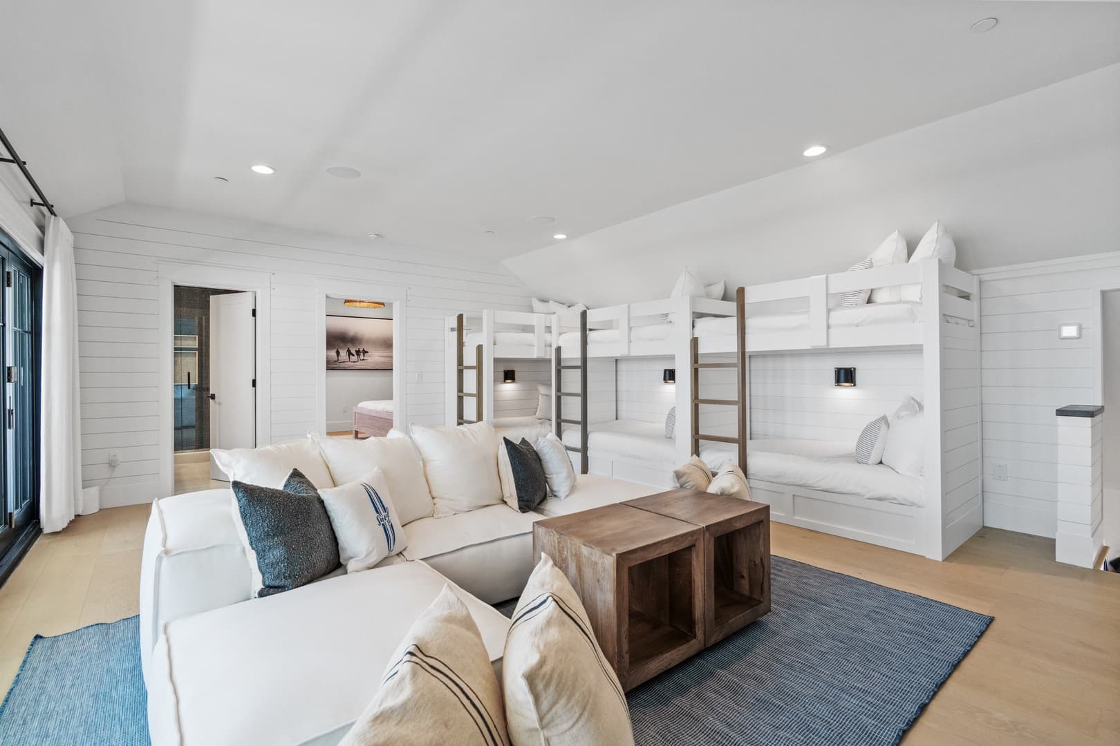 Grand Pearl - Image 141