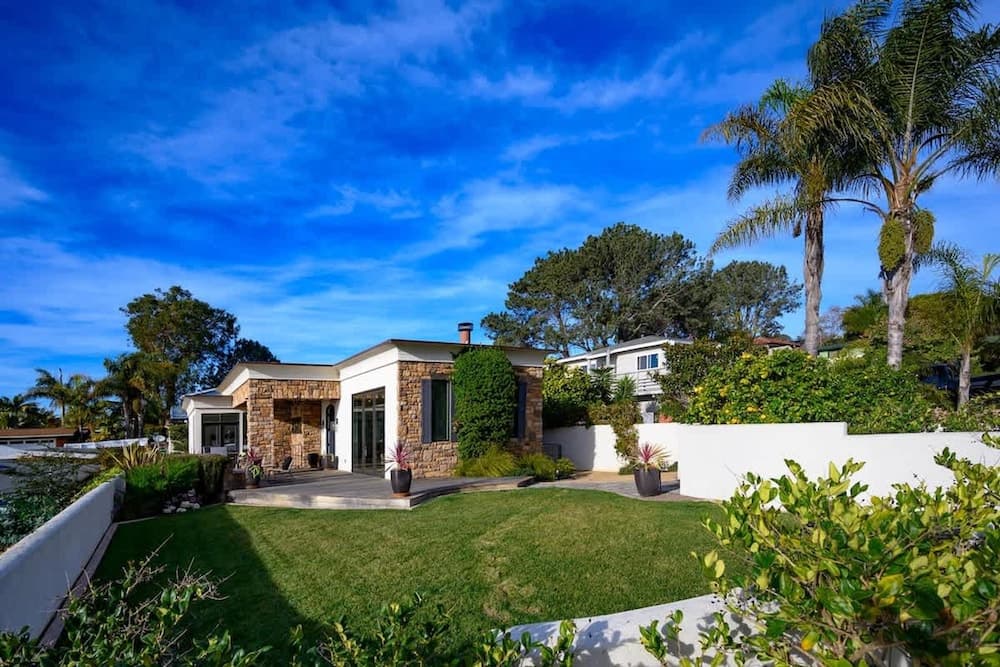 Elegant Ocean View Escape - Image 1