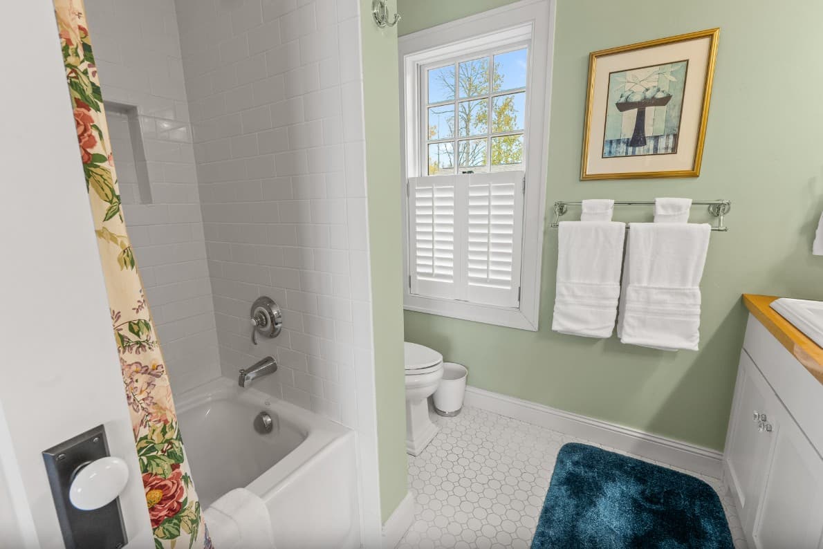 Goettelman's Lake House - Image 54