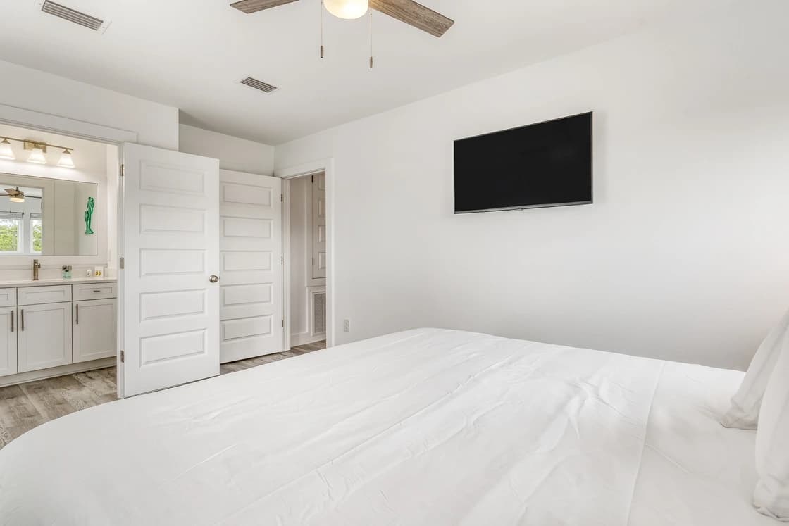 Flipper Manor - Image 29