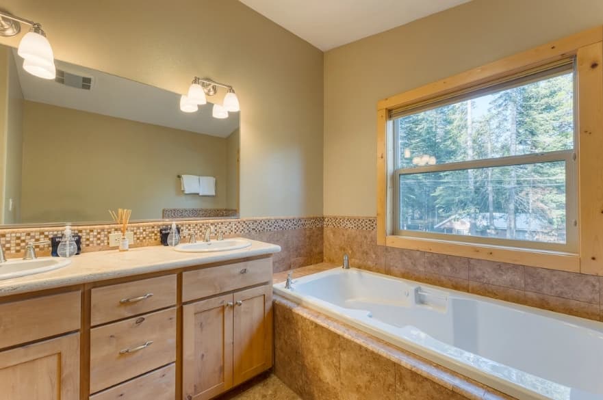 Washoe Chalet - Image 17