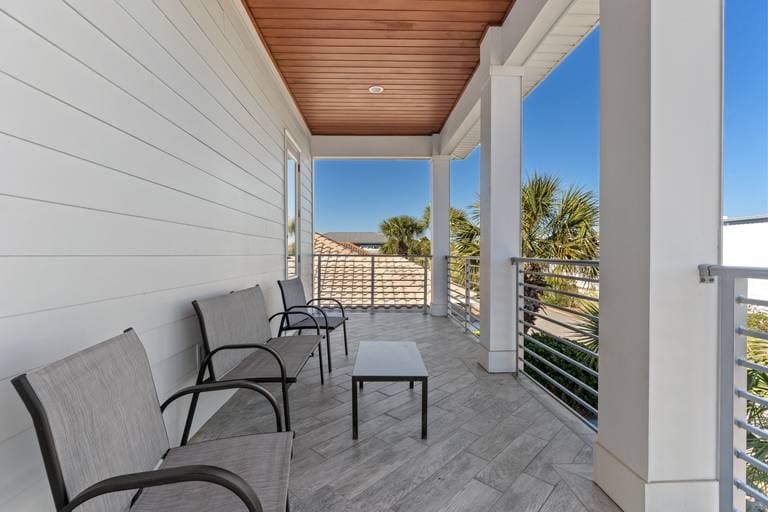 Aquaholic House - Image 37