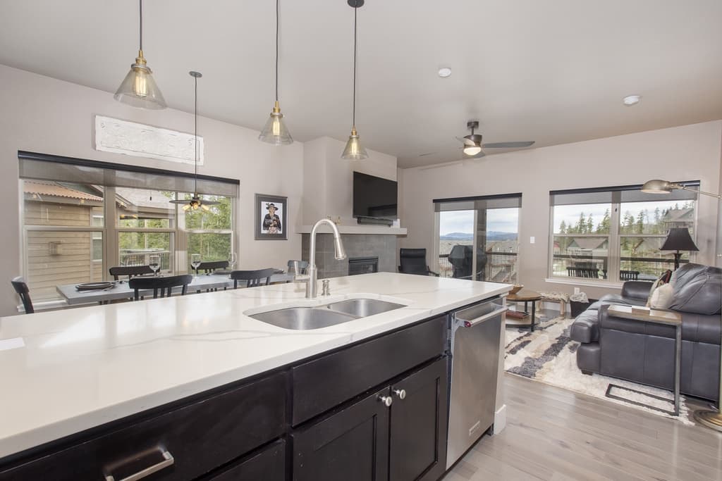 Sunset Summit Townhome - Image 6