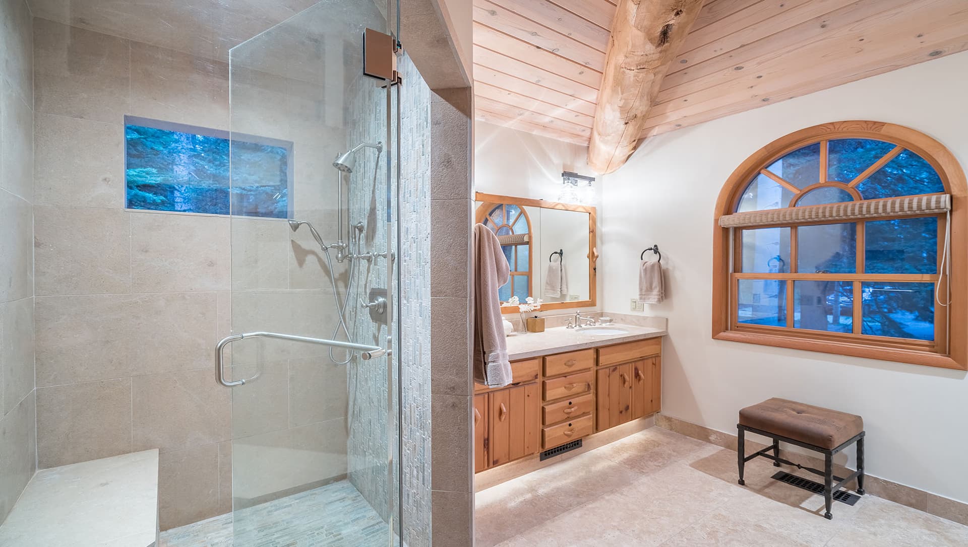 Yellow Brick Cabin - Image 15