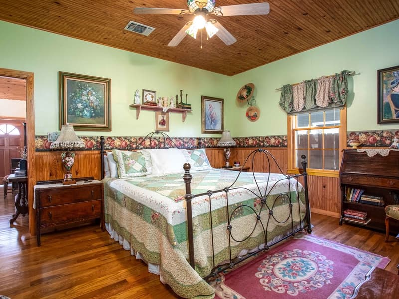 Crepe Myrtle Cottage - Image 5