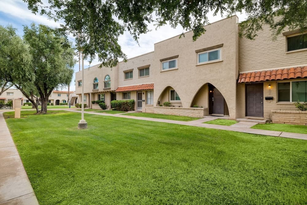 Old Town Treasure - Image 1