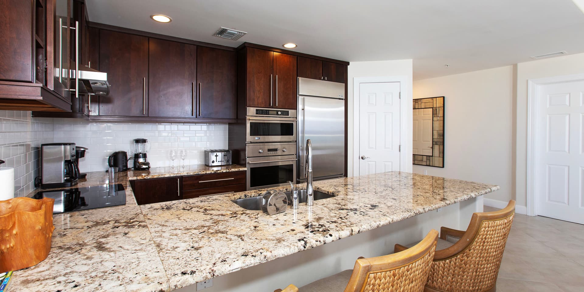 Oceanfront Elegance Condo - Image 3