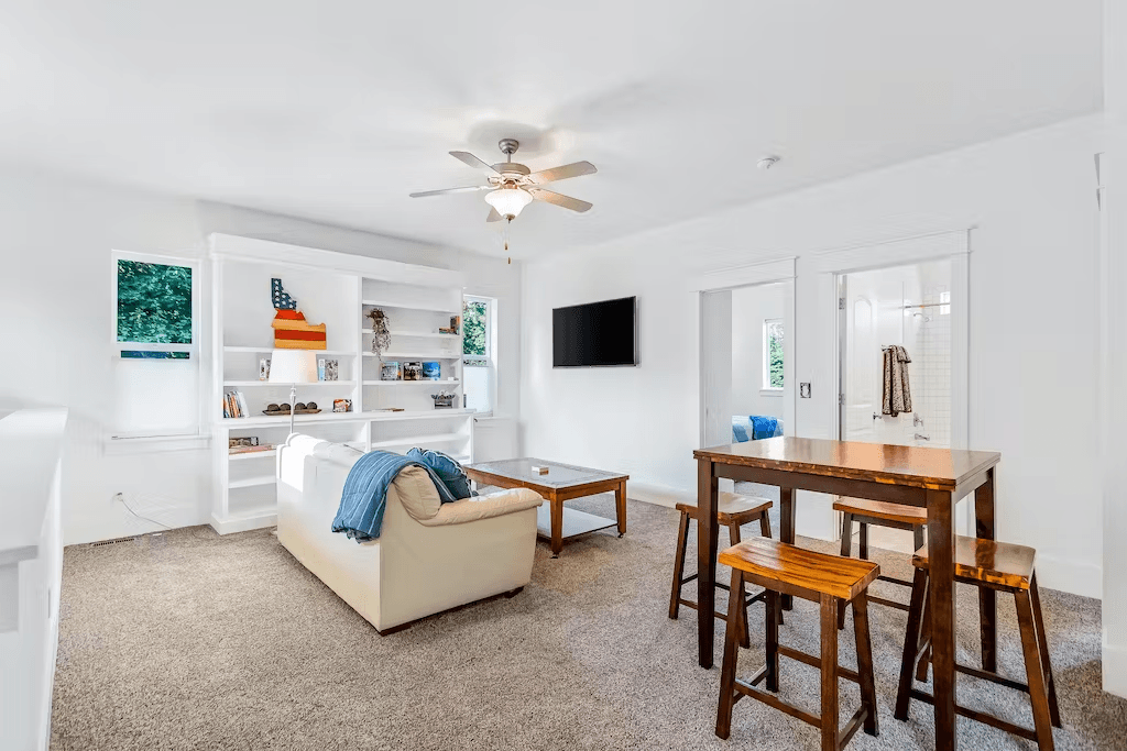 Classic Coeur d'Alene Estate - Image 15