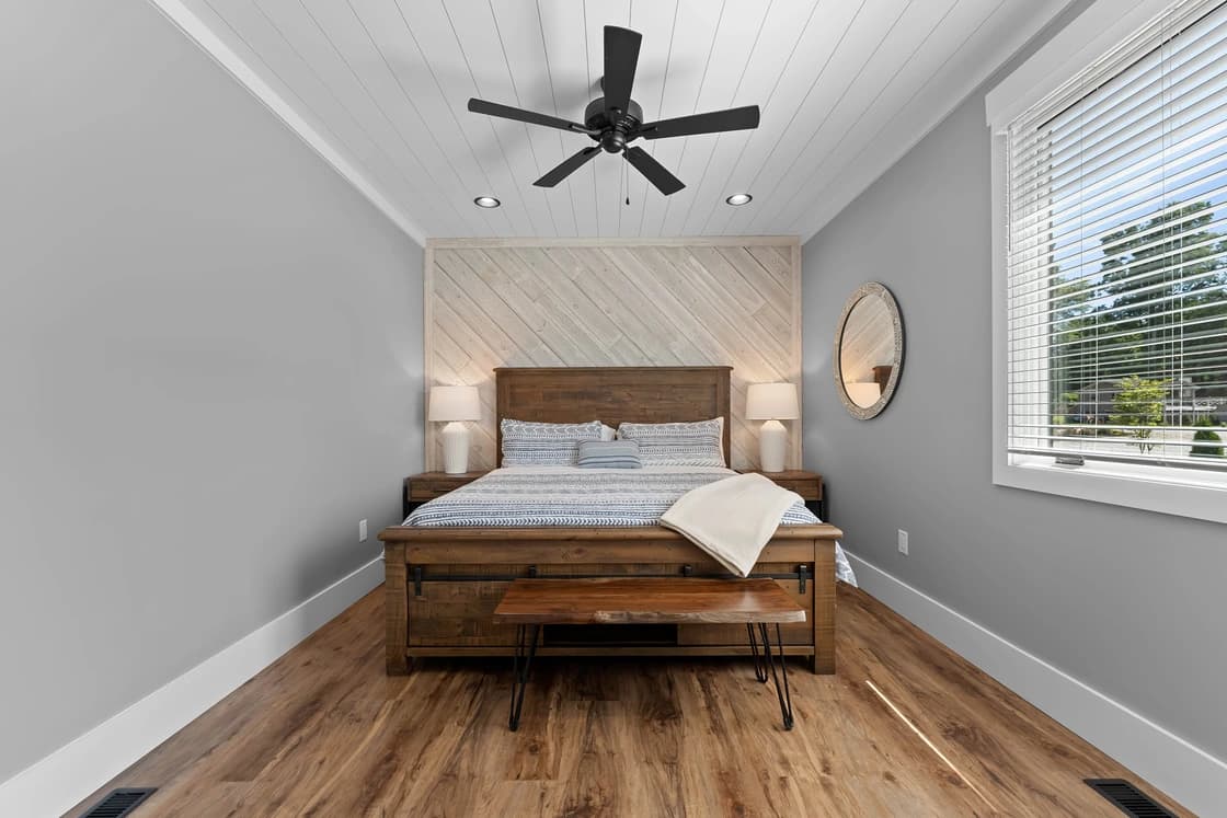 Lakefront Serenity Lodges - Image 27