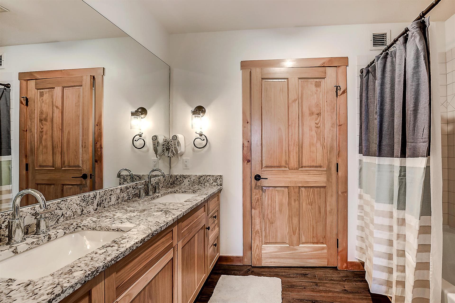 Summit Solace Lodge - Image 12