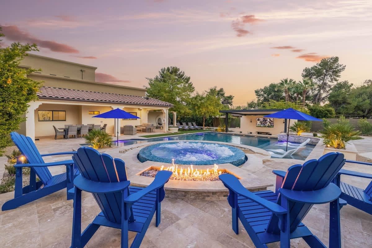 Estate on Shea - Image 59