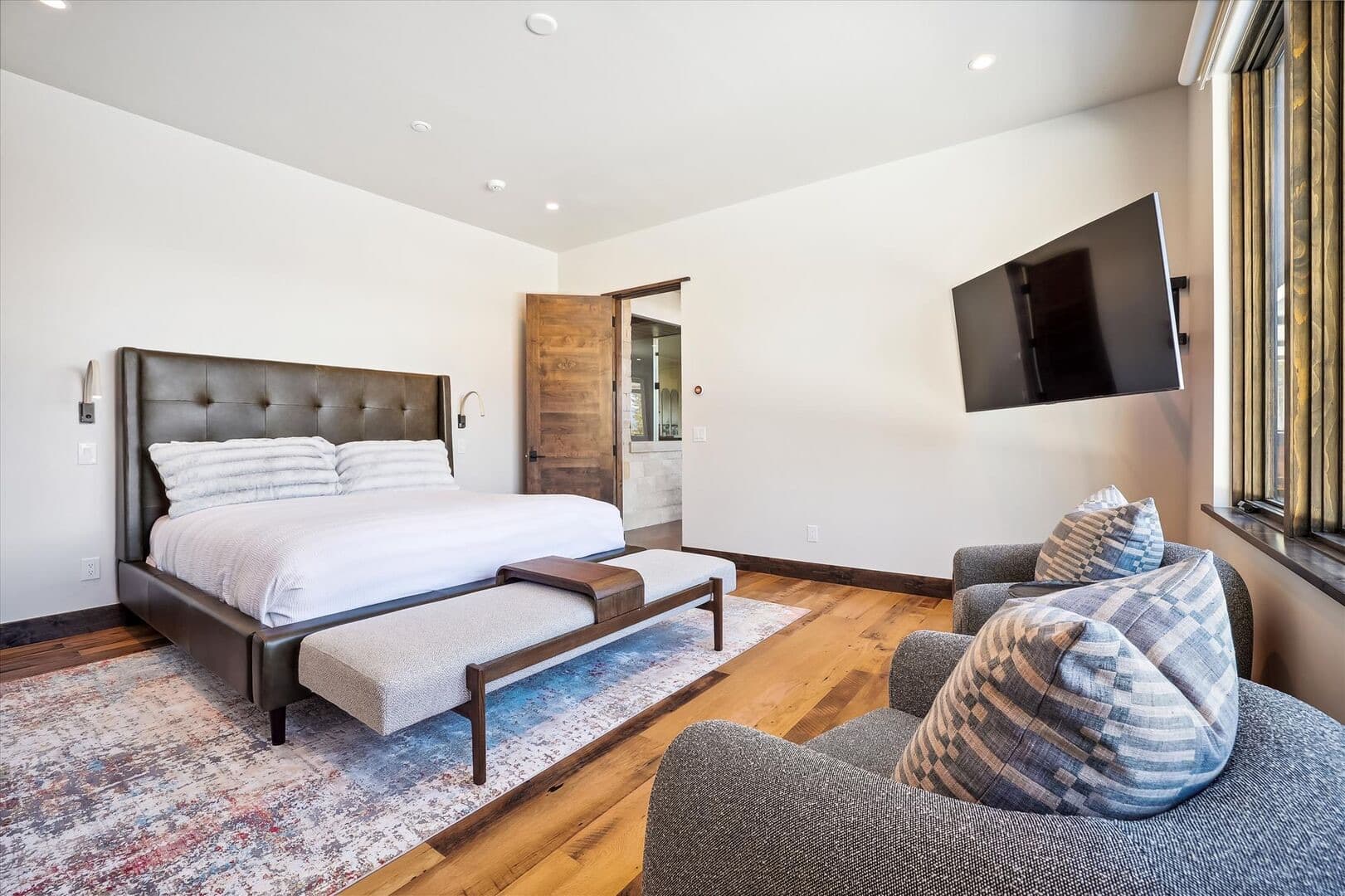 Modern View Manor - Image 42