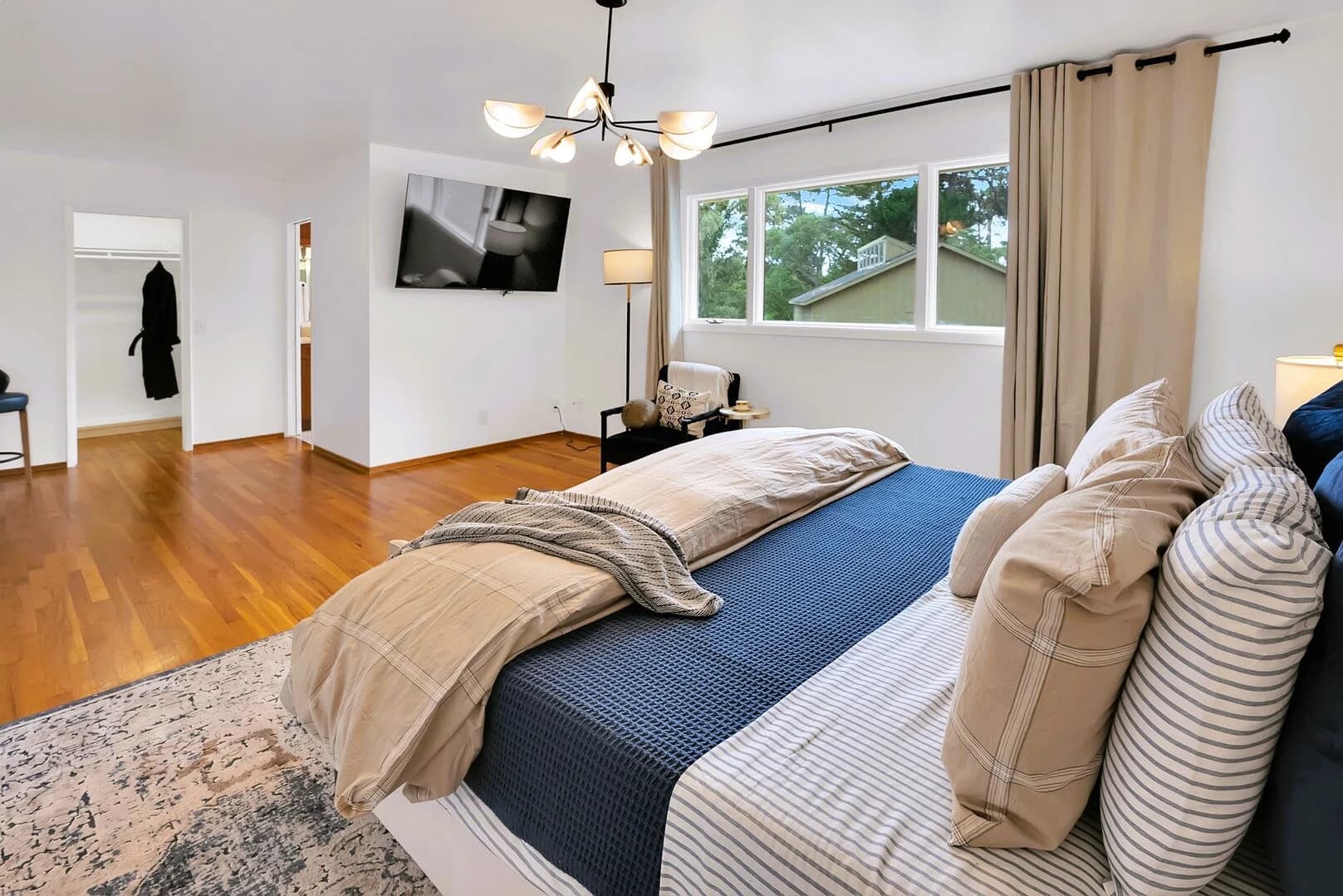 Pebble Modern Home - Image 13