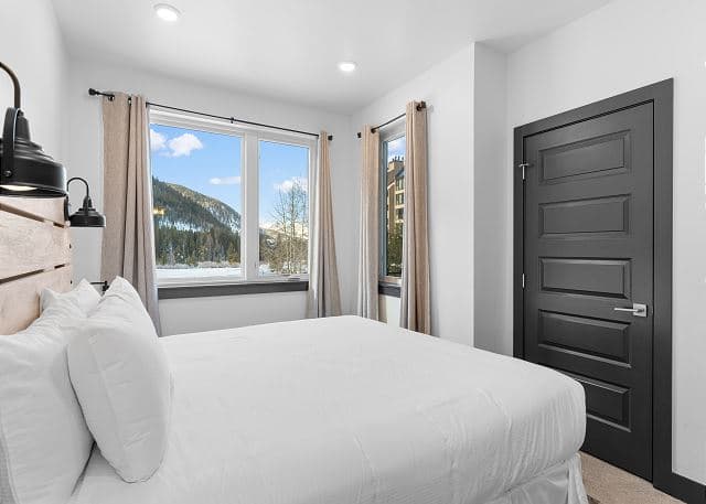 Crestview Chalet Bliss - Image 15