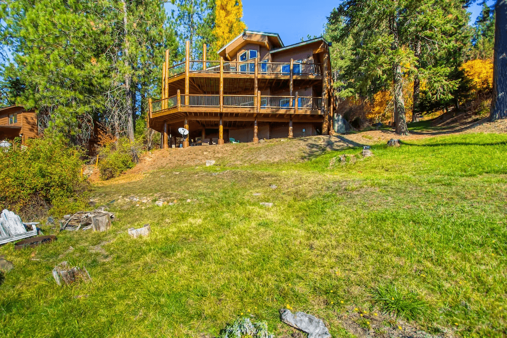 Lakefront Marvel - Image 8