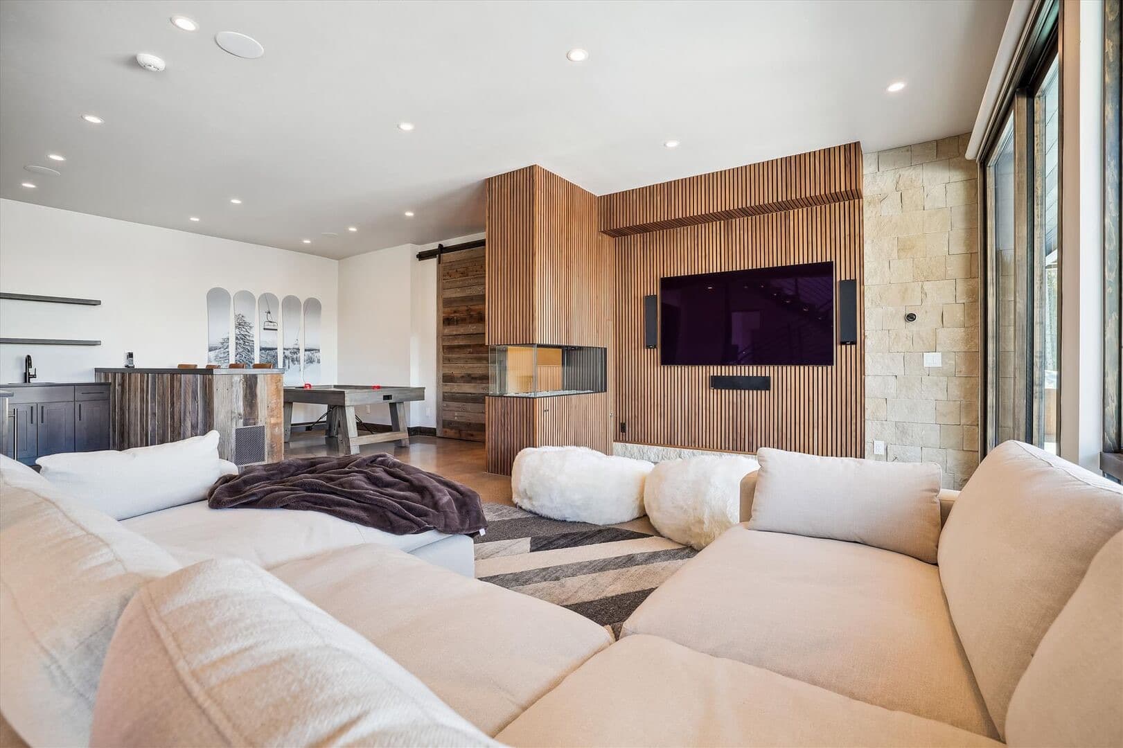 Modern View Manor - Image 30