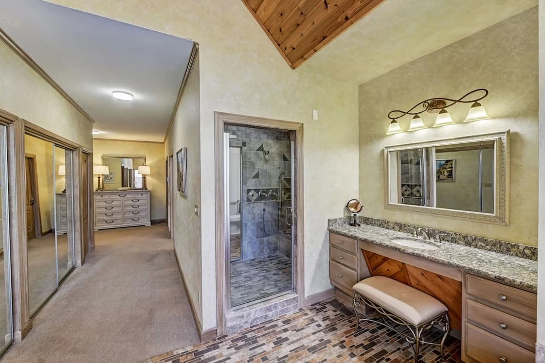 Landover Lodge - Image 20