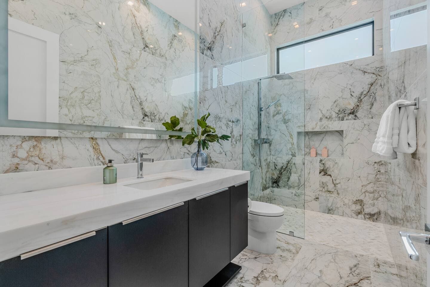 Bravo Villa #3 - Image 36