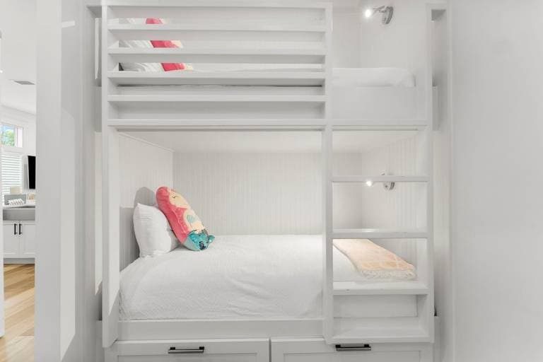 Mermaids Grotto - Image 20