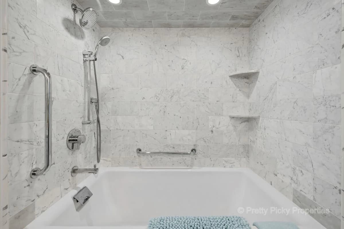 Serenity by the Sea - Image 20