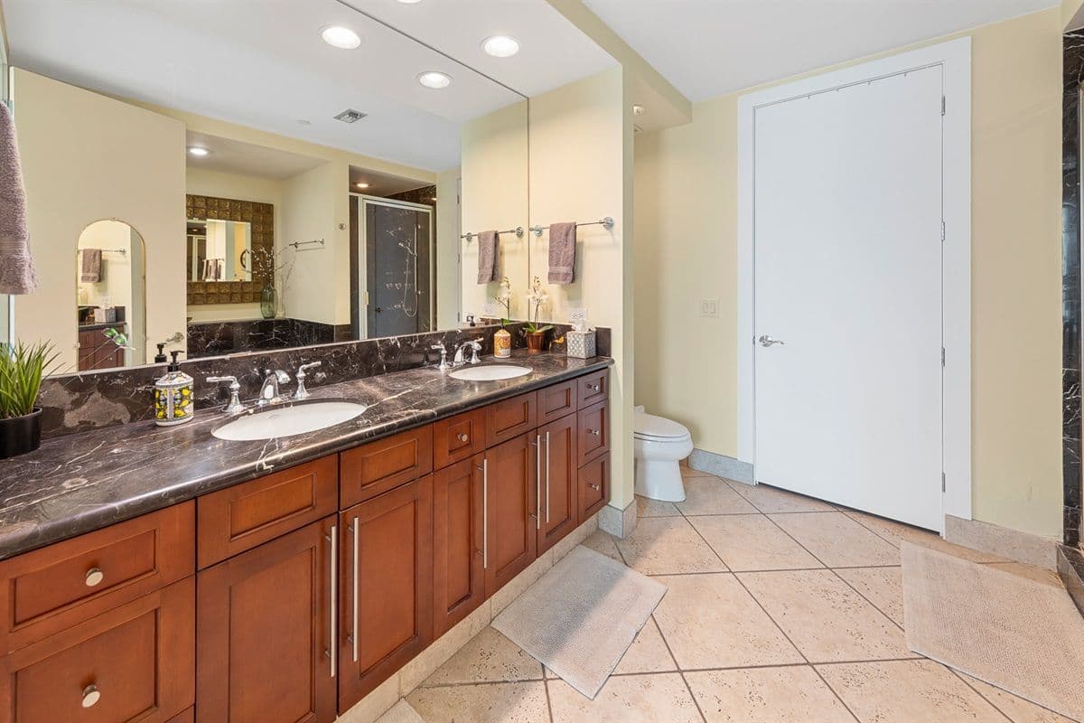 Sapphire Residence - Image 14