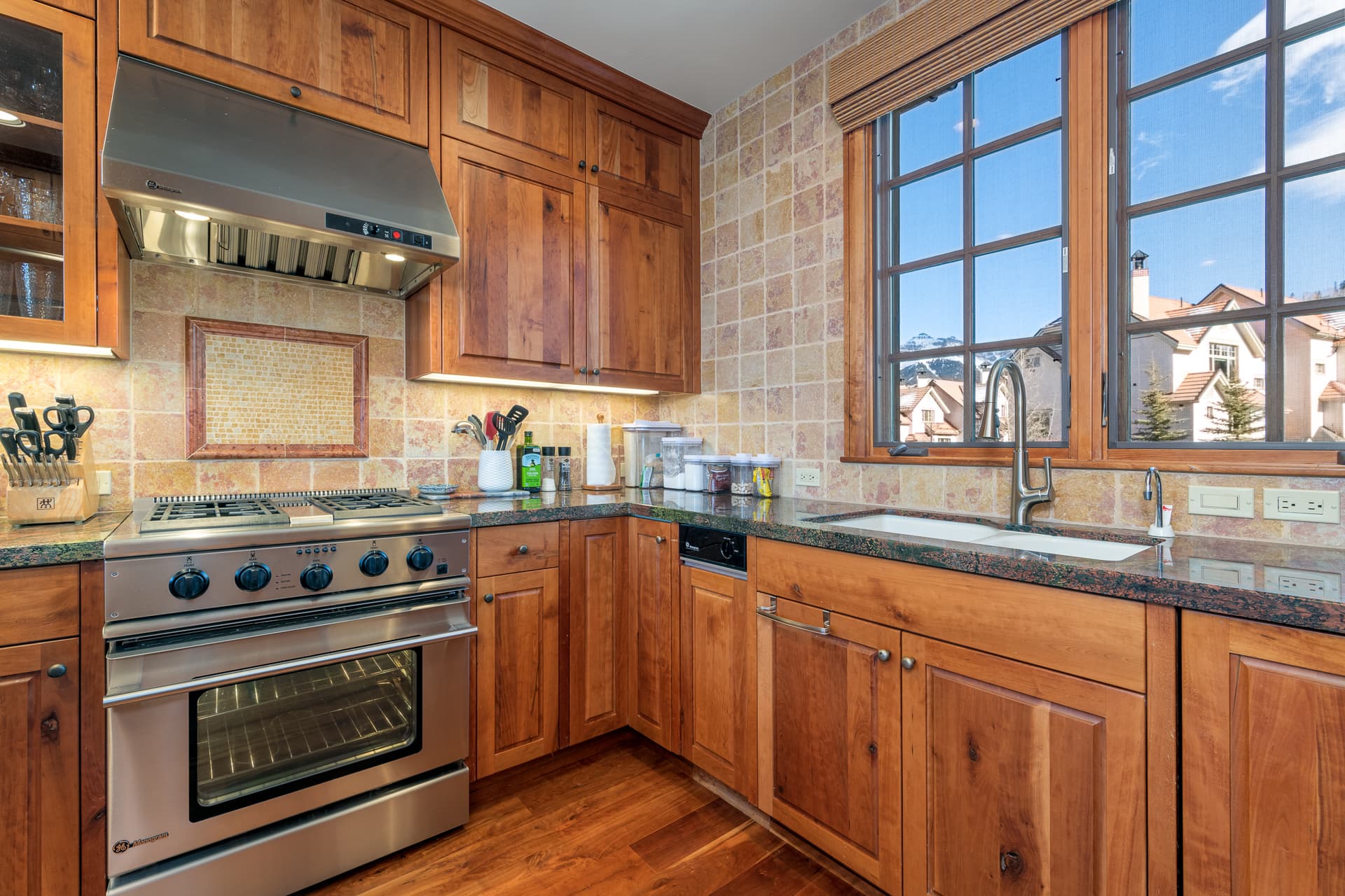 Chalet du Valais at Aspen Ridge - Image 3