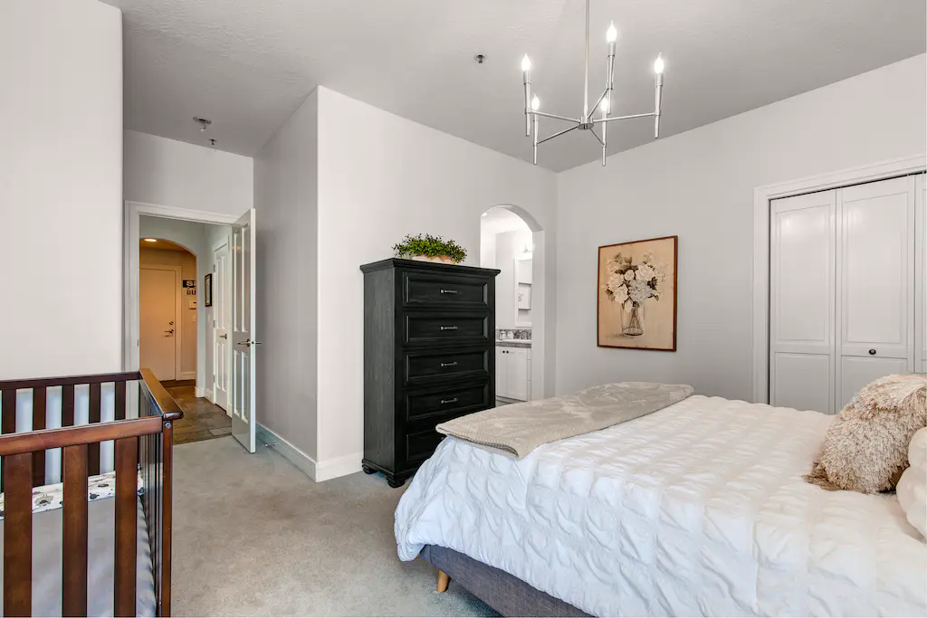 Glamorous Gallivan Place - Image 25