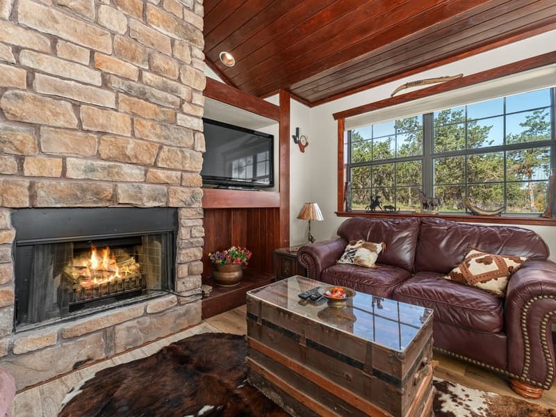 Cedar Bliss Texas Cabin - Image 10