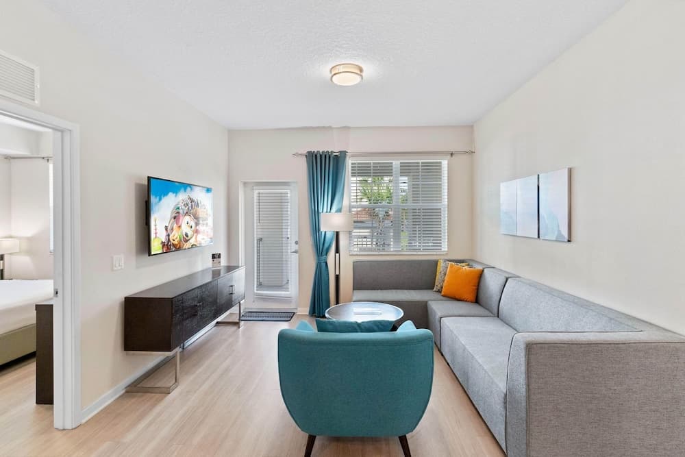 Breakview Residence #210 - Image 1