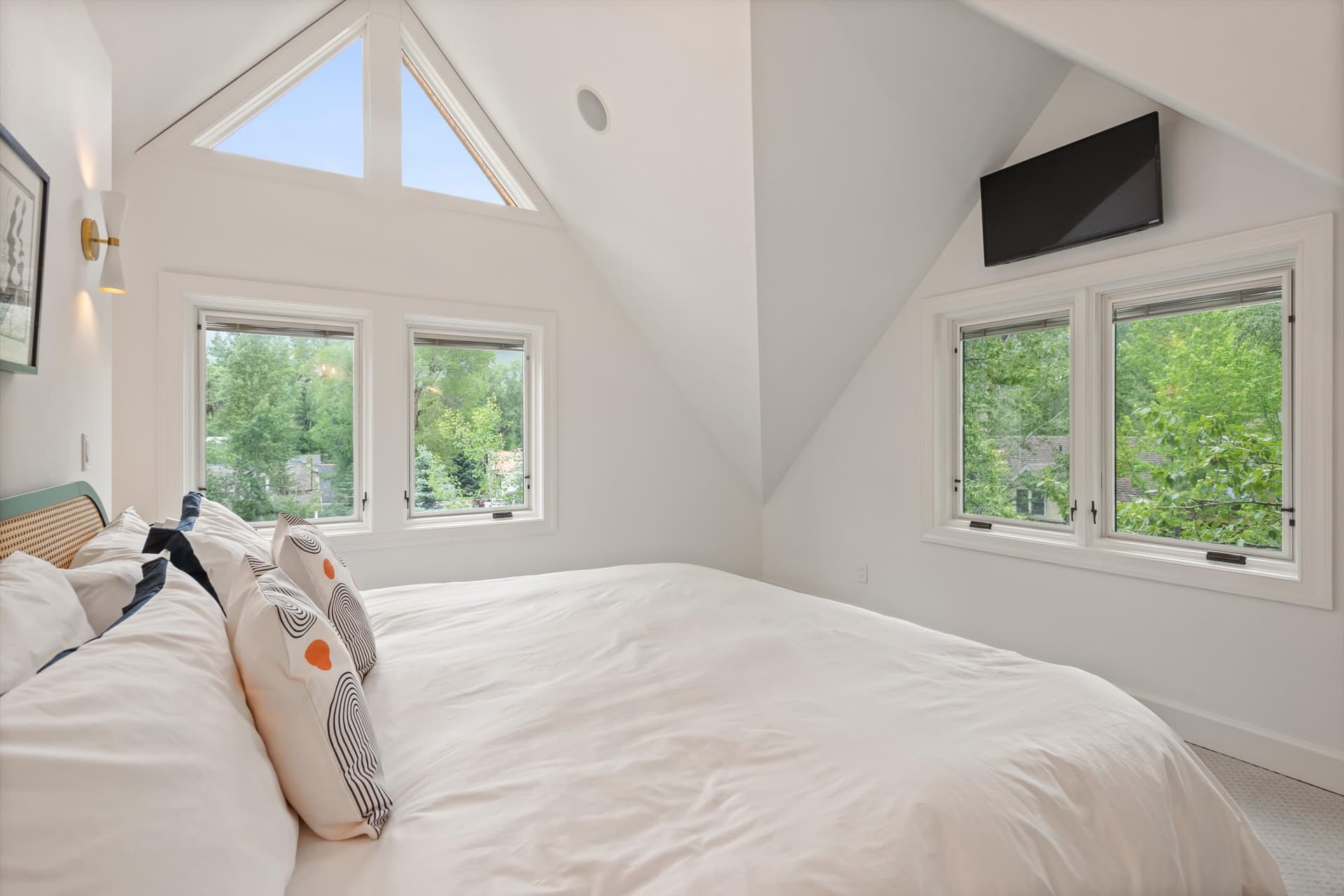 Apres Serene Lodge - Image 12