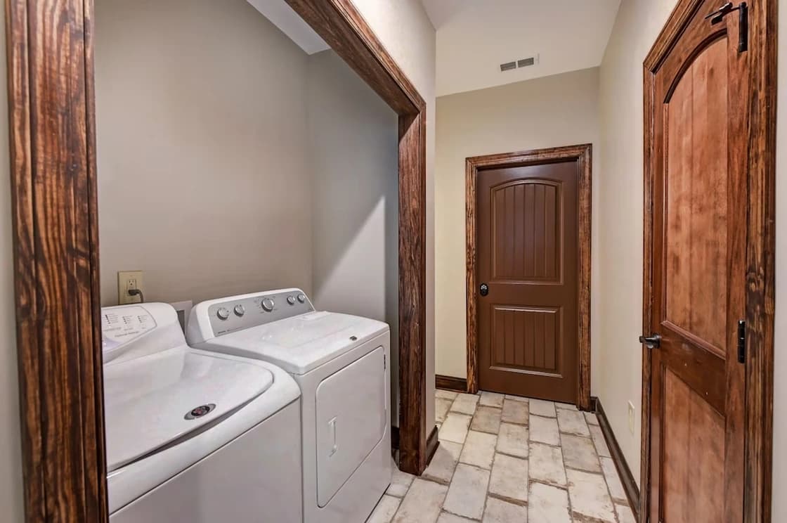 Sunset Shores Grand House - Image 35