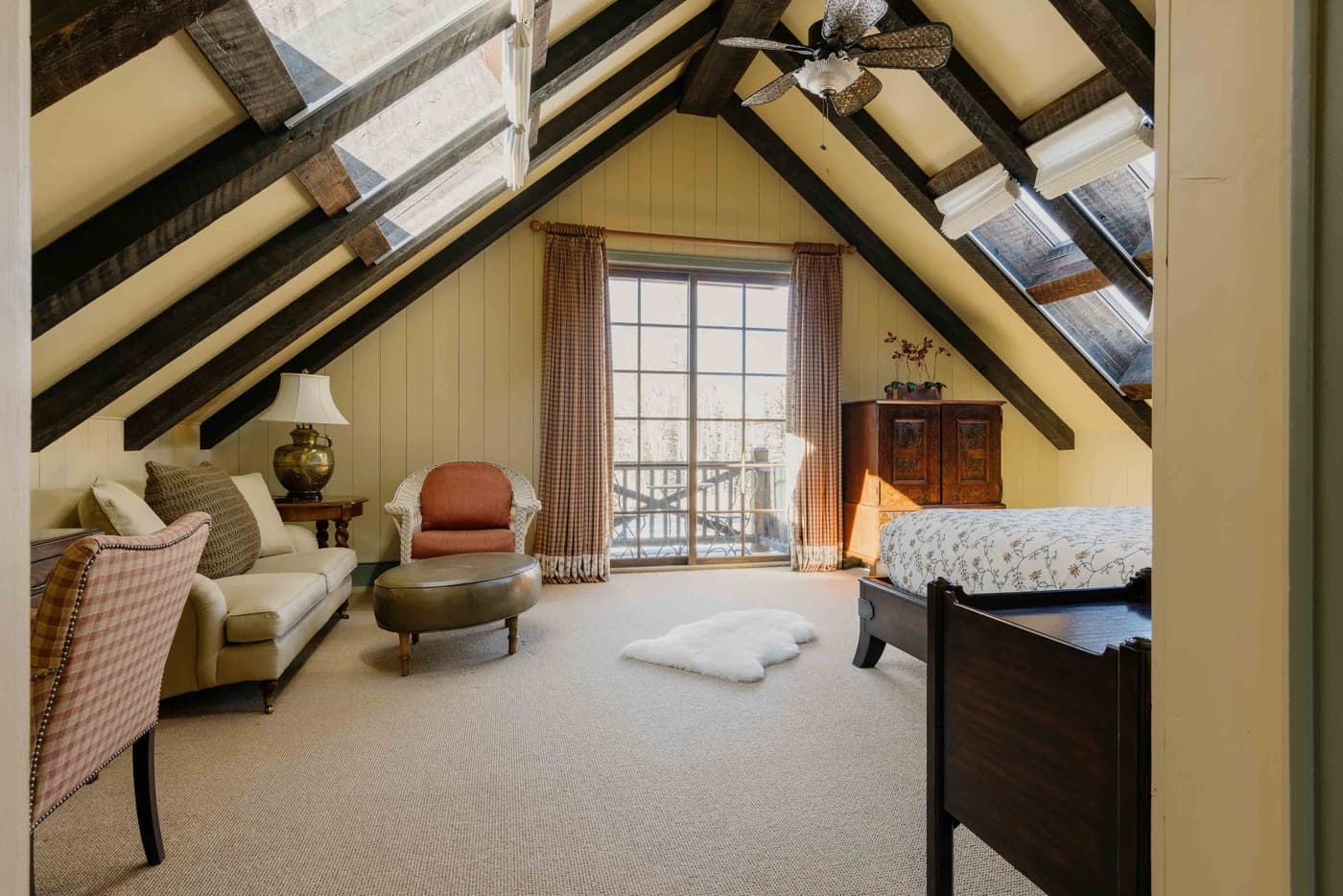 Elk Lake Lodge - Image 21