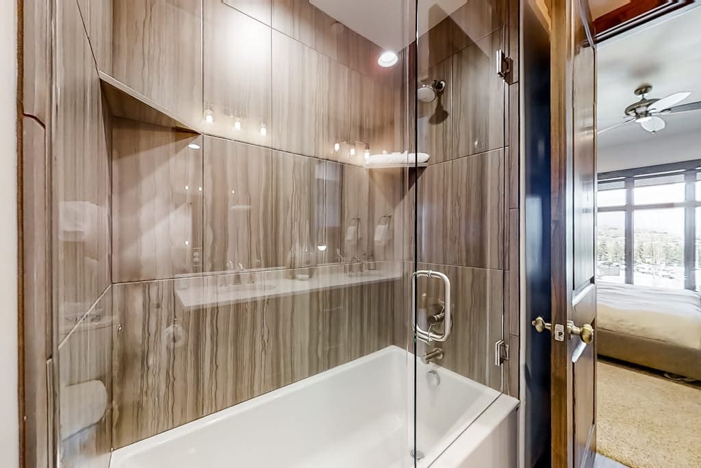 Residence at Canyons Cabriolet Lift - Image 10