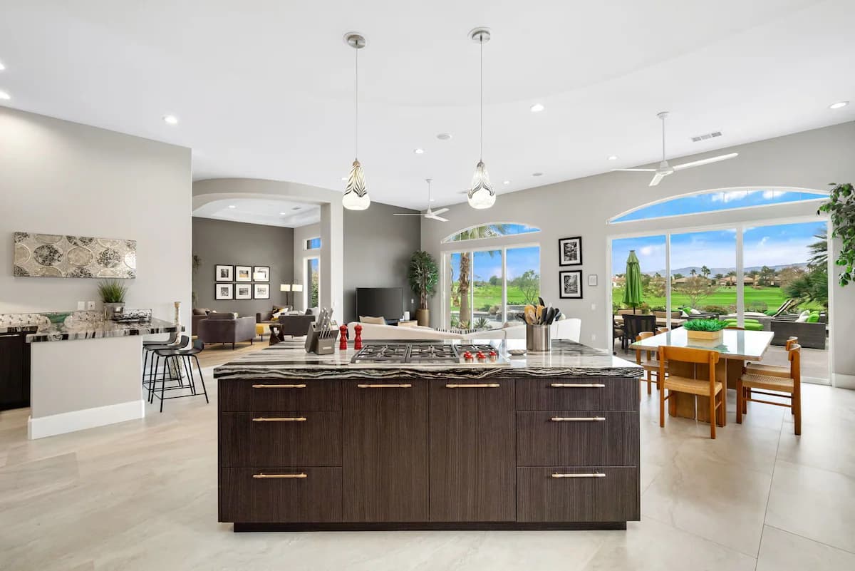 Lake View Home - Image 7