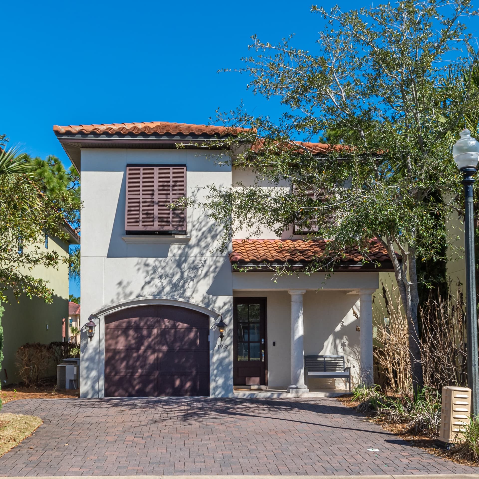 Villa Lago #1922 - Image 2